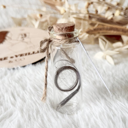 Fiole « ma première mèche de cheveux »